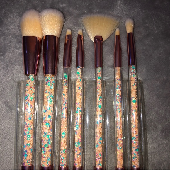 Yellow 7 makeup brushes - Picture 4 of 9